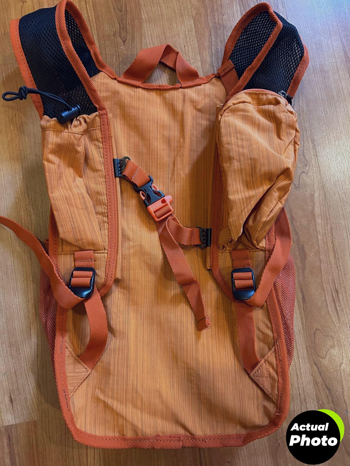 10l-black-hiking-backpack-foto-1