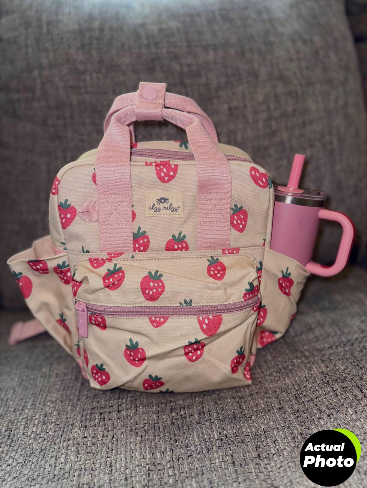 itzy-ritzy-strawberry-backpack-toddler-foto-2