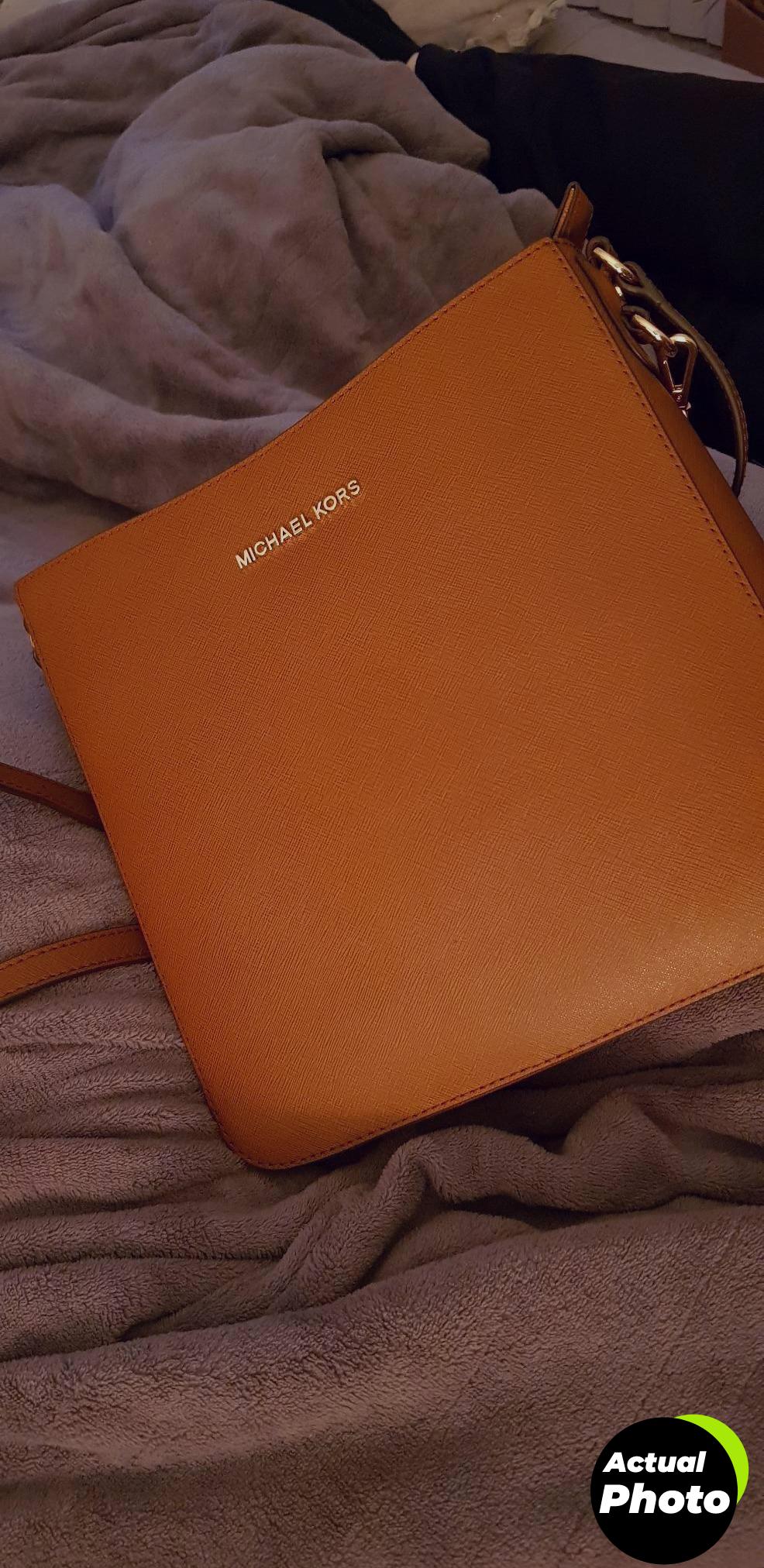 michael-kors-jet-set-messenger-bag-large-foto-1
