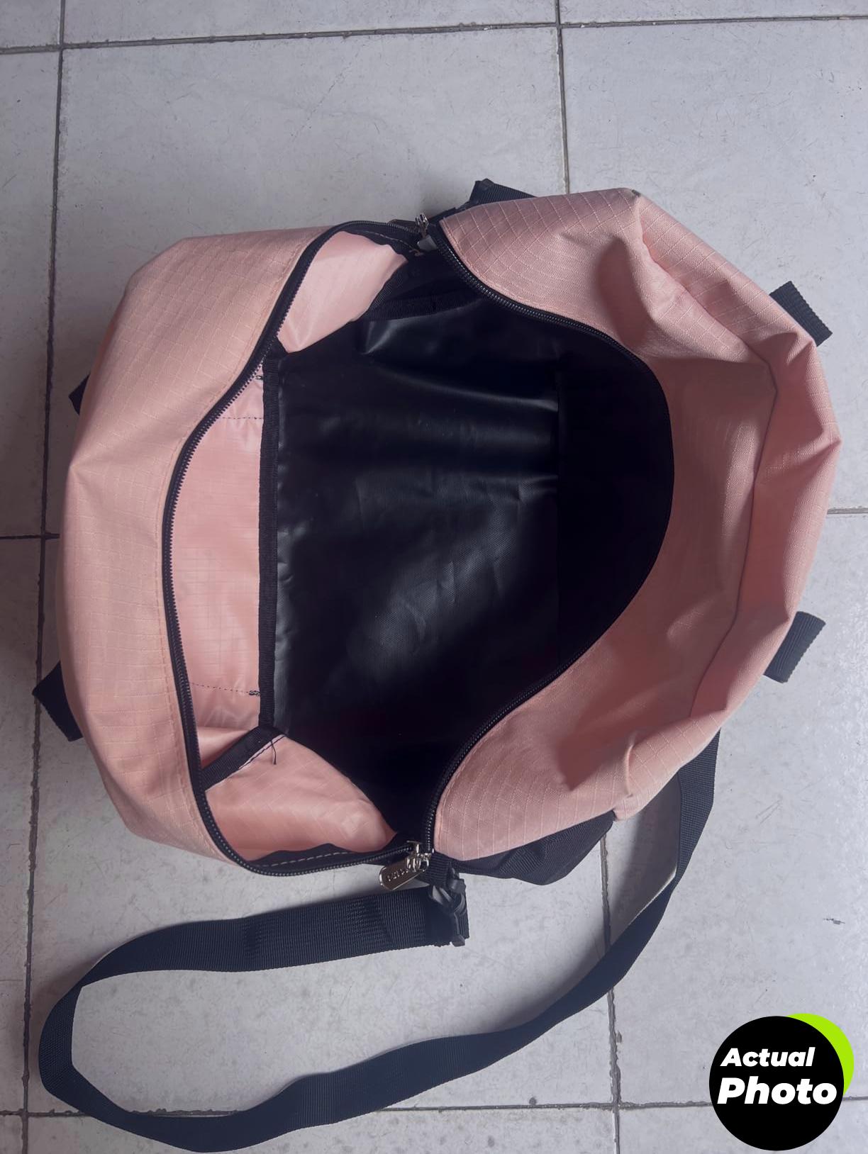 small-gym-bag-black-travel-duffel-foto-1