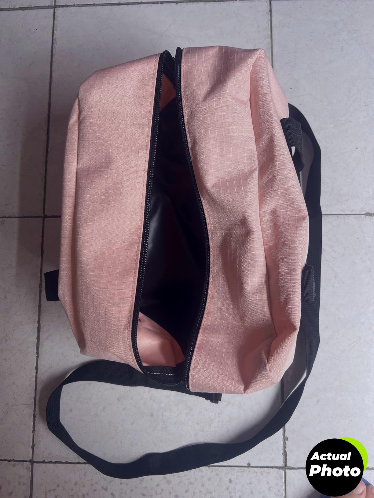 small-gym-bag-black-travel-duffel-foto-2