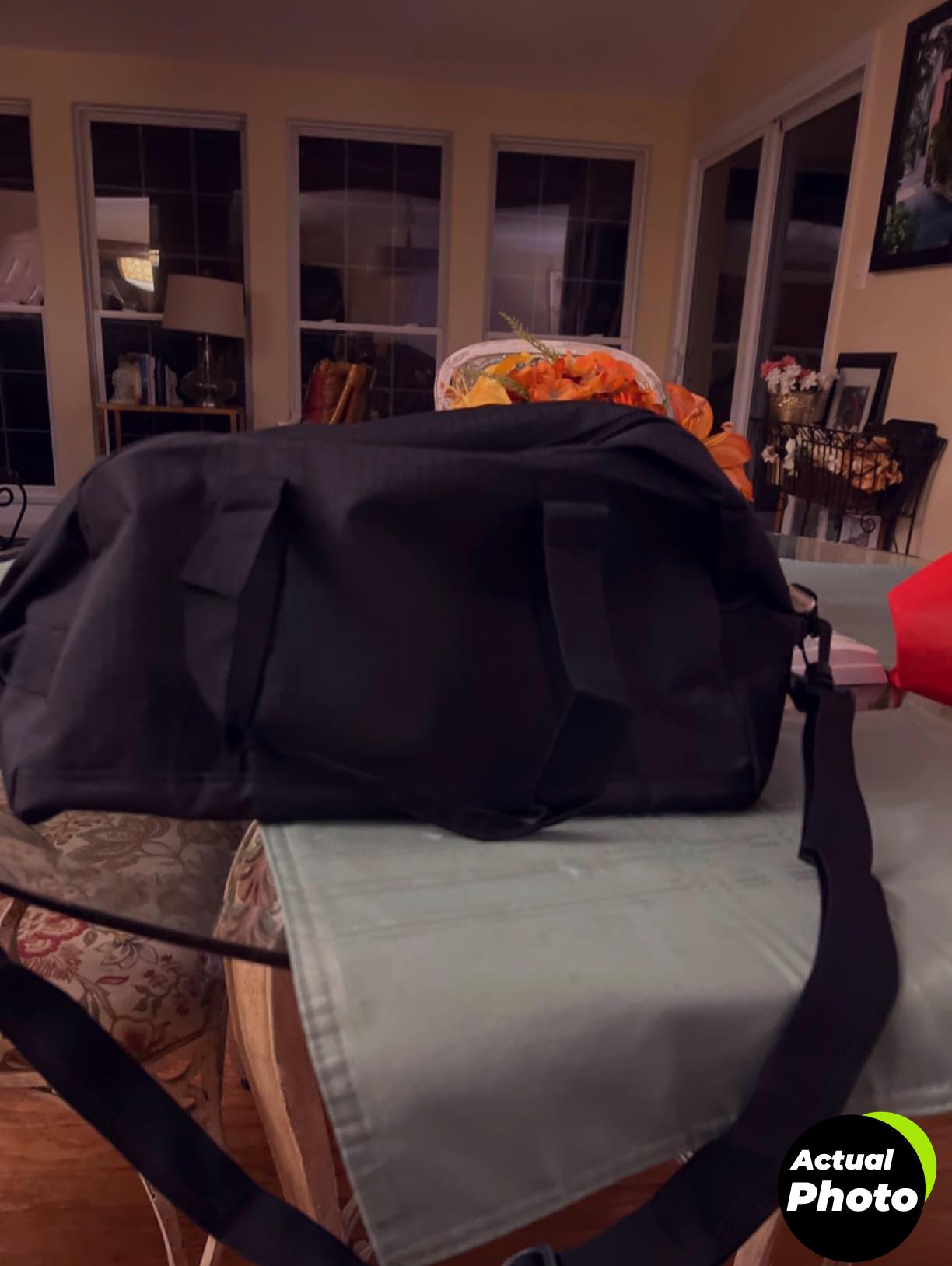 small-gym-bag-black-travel-duffel-foto-3