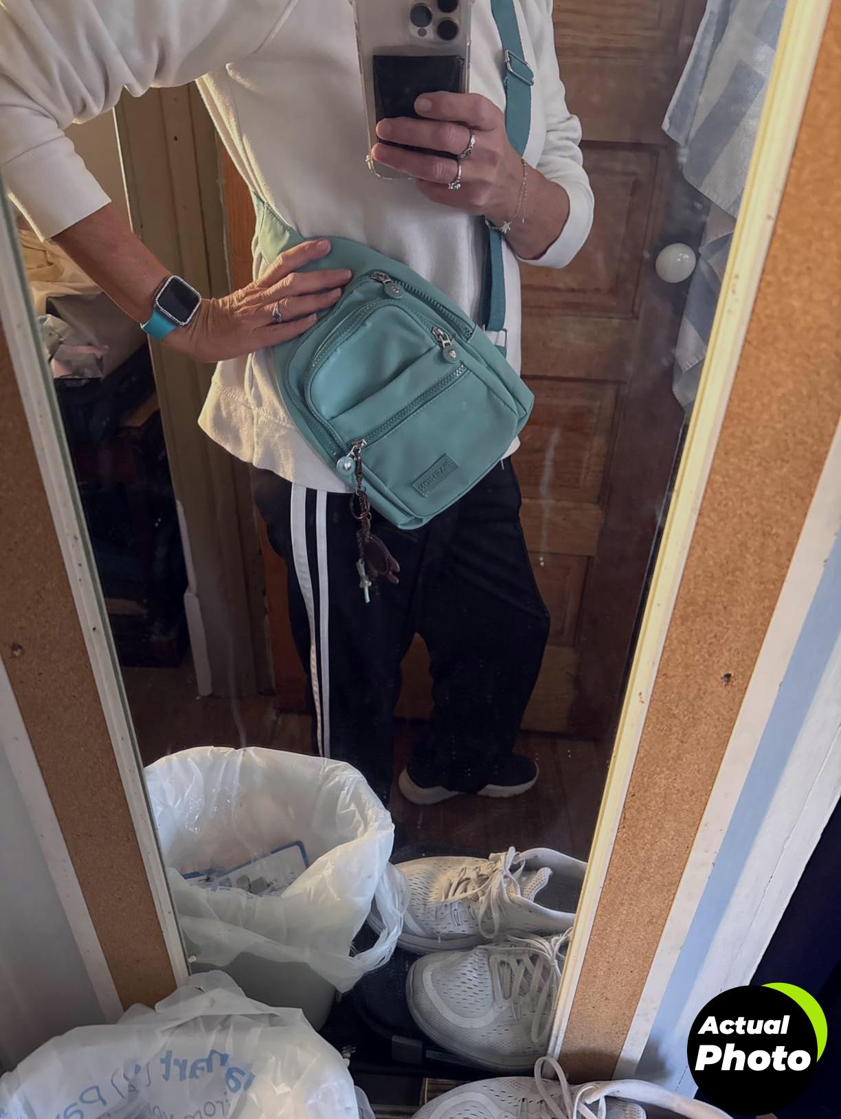 small-sling-backpack-women-black-foto-3